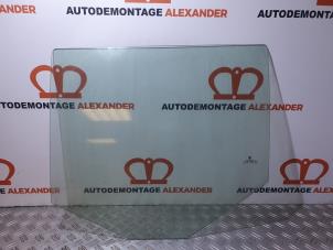Używane Szyba drzwi lewych tylnych wersja 4-drzwiowa Skoda Fabia II (5J) 1.2 TDI 12V Greenline Cena € 40,00 Procedura marży oferowane przez Alexander Autodemontage