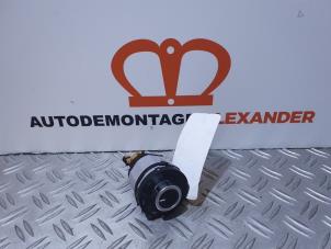 Używane Przelacznik blokady mechanizmu róznicowego Volkswagen Touareg (7LA/7L6) 5.0 TDI V10 Cena € 20,00 Procedura marży oferowane przez Alexander Autodemontage