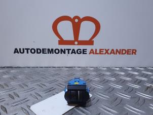 Usagé Commutateur (divers) Volkswagen Touareg (7LA/7L6) 5.0 TDI V10 Prix € 15,00 Règlement à la marge proposé par Alexander Autodemontage