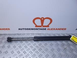 Używane Zestaw amortyzatorów gazowych pokrywy silnika Volkswagen Touareg (7LA/7L6) 5.0 TDI V10 Cena na żądanie oferowane przez Alexander Autodemontage
