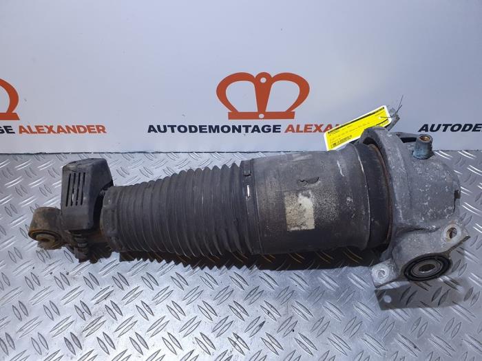 Begagnade Luftfjäder Volkswagen Touareg (7LA/7L6) 5.0 TDI V10 Pris på förfrågan erbjuds av Alexander Autodemontage