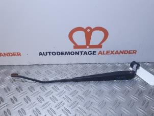 Used Front wiper arm Nissan Pixo (D31S) 1.0 12V Price € 15,00 Margin scheme offered by Alexander Autodemontage