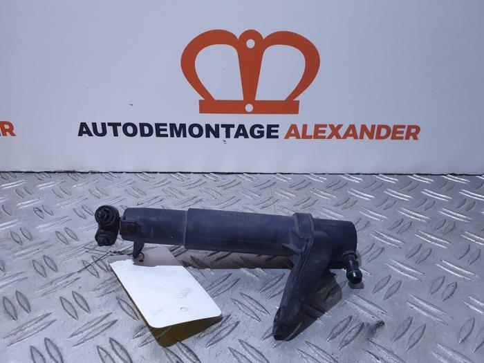 Używane Spryskiwacz reflektorów Renault Scénic II (JM) 1.6 16V Cena € 35,00 Procedura marży oferowane przez Alexander Autodemontage