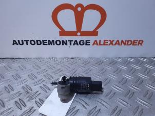 Usados Bomba de limpiaparabrisas delante Seat Ibiza ST (6J8) 1.2 TDI Ecomotive Precio € 10,00 Norma de margen ofrecido por Alexander Autodemontage