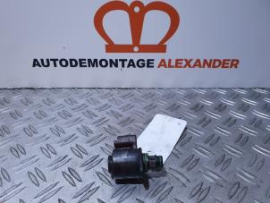 Usados Regulador de presión de combustible Renault Twingo II (CN) 1.5 dCi 90 FAP Precio € 50,00 Norma de margen ofrecido por Alexander Autodemontage