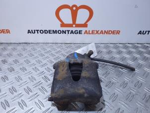 Używane Zacisk hamulcowy lewy przód Volkswagen Caddy III (2KA,2KH,2CA,2CH) 1.6 TDI 16V Cena na żądanie oferowane przez Alexander Autodemontage