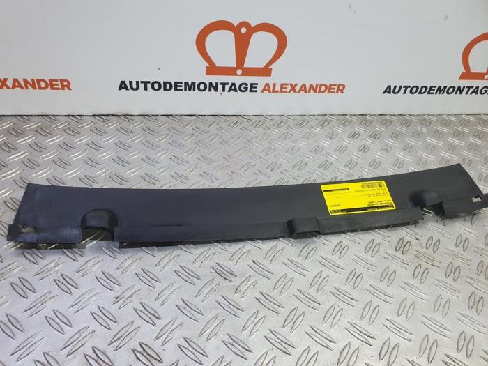 Gebrauchte Abdeckplatte sonstige BMW 6 serie (E63) 630i 24V Preis auf Anfrage angeboten von Alexander Autodemontage