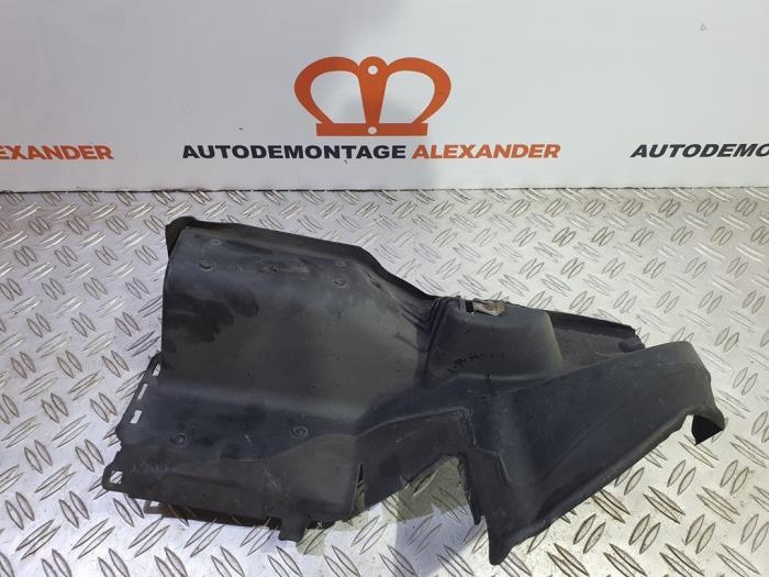 Begagnade Lufttratt BMW 6 serie (E63) 630i 24V Pris på förfrågan erbjuds av Alexander Autodemontage