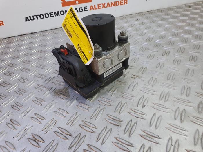 Begagnade ABS-pump Volkswagen Polo V (6R) 1.6 TDI 16V 105 Pris € 13,99 Marginaltabell erbjuds av Alexander Autodemontage