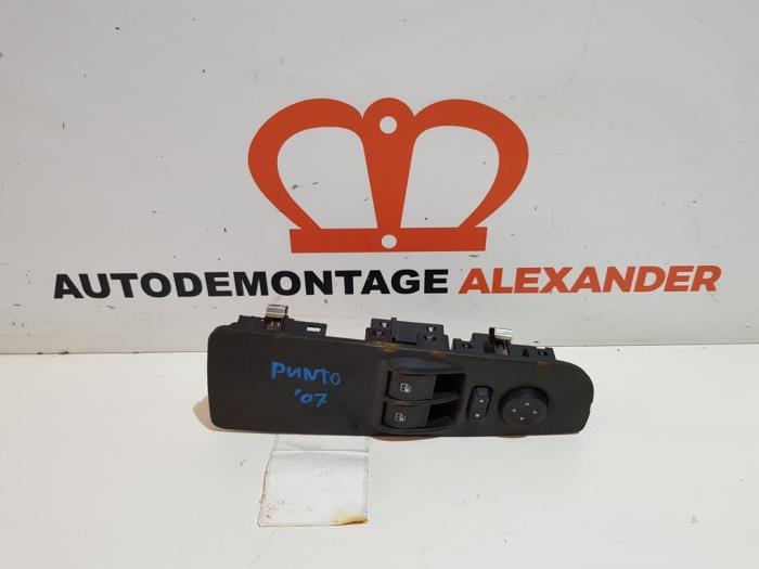 Usados Interruptor de ventanilla eléctrica Fiat Punto II (188) 1.2 Bifuel Precio € 50,00 Norma de margen ofrecido por Alexander Autodemontage