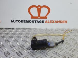 Used Windscreen washer pump Nissan Pixo (D31S) 1.0 12V Price on request offered by Alexander Autodemontage