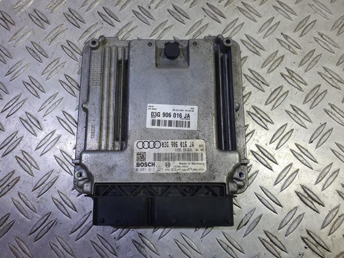 Engine management computer from a Audi A4 Avant (B7) 1.9 TDI 2007