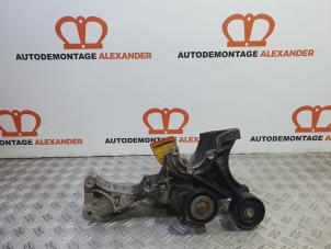 Used Alternator lower bracket Audi A4 Avant (B7) 1.9 TDI Price on request offered by Alexander Autodemontage