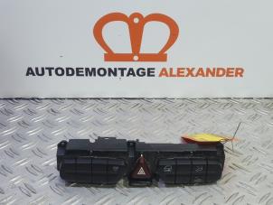 Usados Interruptor de luz de pánico Mercedes C Sportcoupé (C203) 1.8 C-180K 16V Precio de solicitud ofrecido por Alexander Autodemontage