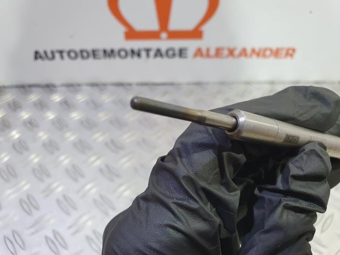 Glow plug Opel Zafira Tourer 1.6 CDTI 16V ecoFLEX 136 55571600 B16DTH