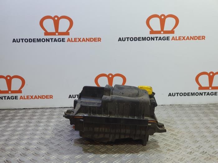 Gebrauchte Luftfiltergehäuse Renault Trafic New (FL) 2.5 dCi 16V 115 FAP Preis auf Anfrage angeboten von Alexander Autodemontage
