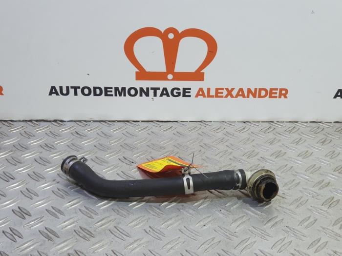 Gebrauchte Öl Füllrohr Renault Trafic New (FL) 2.5 dCi 16V 115 FAP Preis auf Anfrage angeboten von Alexander Autodemontage