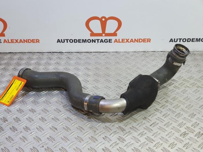Gebrauchte Intercooler Schlauch Renault Trafic New (FL) 2.5 dCi 16V 115 FAP Preis auf Anfrage angeboten von Alexander Autodemontage