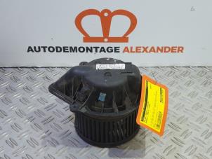 Usagé Moteur de ventilation chauffage Renault Trafic New (FL) 2.5 dCi 16V 115 FAP Prix sur demande proposé par Alexander Autodemontage