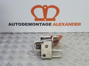 Used Rear door hinge, left Volkswagen Golf VI (5K1) 1.2 TSI BlueMotion Price on request offered by Alexander Autodemontage