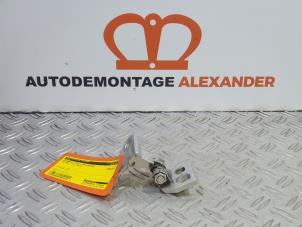 Used Rear door hinge, left Volkswagen Golf VI (5K1) 1.2 TSI BlueMotion Price on request offered by Alexander Autodemontage