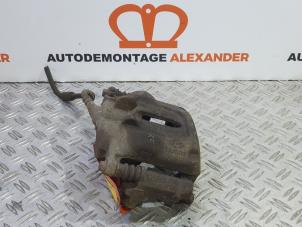 Used Front brake calliper, left Renault Trafic New (FL) 2.5 dCi 16V 115 FAP Price on request offered by Alexander Autodemontage
