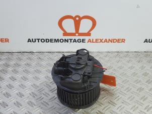 Używane Silnik wentylatora nagrzewnicy Renault Megane II (BM/CM) 2.0 16V Cena € 40,00 Procedura marży oferowane przez Alexander Autodemontage