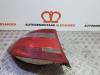 Taillight, left from a BMW 1 serie (E87/87N), 2003 / 2012 116i 2.0 16V, Hatchback, 4-dr, Petrol, 1.995cc, 90kW (122pk), RWD, N43B20A, 2009-01 / 2011-06, UH31; UH32 2009