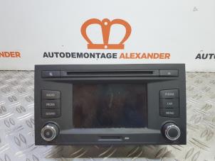 Used Radio CD player Seat Leon (5FB) 1.4 TSI 16V Price on request offered by Alexander Autodemontage