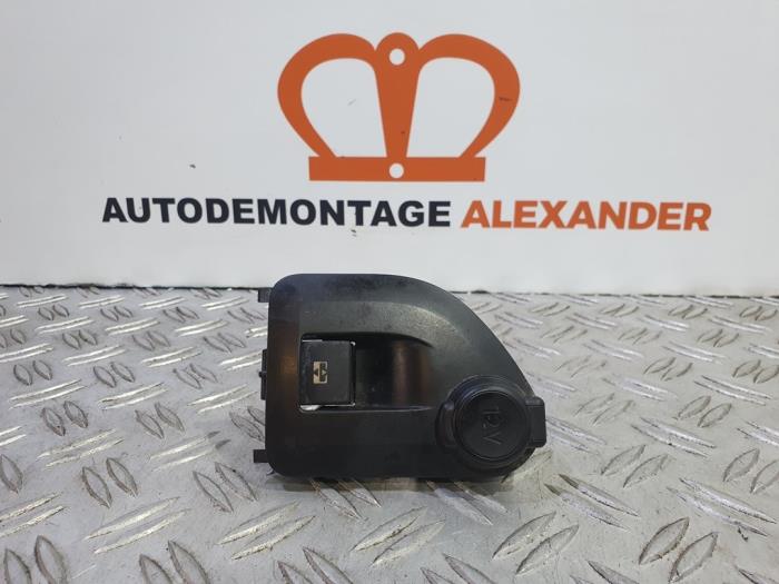Używane Przelacznik szyberdachu Peugeot 308 SW (4E/H) 1.6 HDi 16V FAP Cena na żądanie oferowane przez Alexander Autodemontage