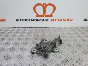 Used Bonnet lock mechanism Peugeot 308 SW (4E/H) 1.6 HDi 16V FAP Price on request offered by Alexander Autodemontage