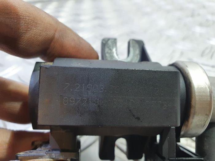 Válvula de sobrepresión turbo de un Opel Zafira (M75) 1.7 CDTi 16V 2008