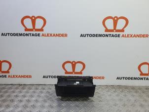 Używane Wyswietlacz wewnetrzny Opel Astra H Twin Top (L67) 1.6 16V Cena € 100,00 Procedura marży oferowane przez Alexander Autodemontage