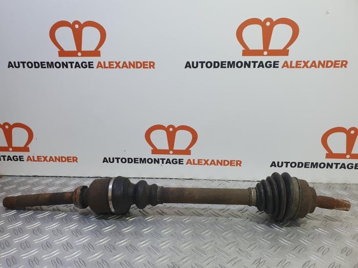 Front drive shaft, right from a Peugeot 307 CC (3B) 2.0 16V 2005