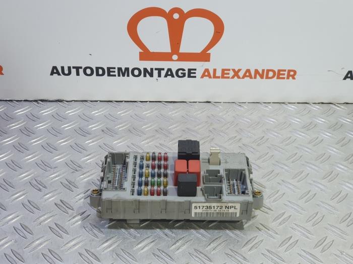Begagnade Säkringsbox Fiat Punto II (188) 1.3 JTD 16V Pris € 60,00 Marginaltabell erbjuds av Alexander Autodemontage