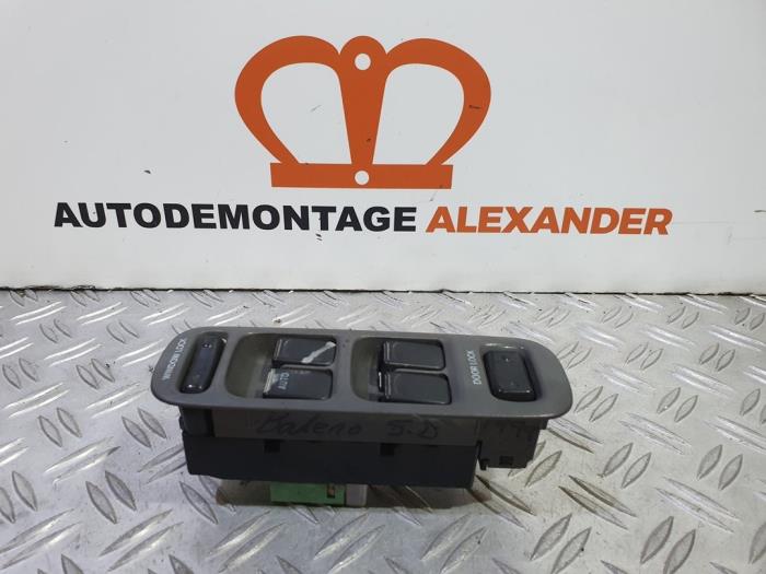 Usados Interruptor de ventanilla eléctrica Suzuki Baleno (EW/FW) 1.0 Booster Jet Turbo 12V Precio de solicitud ofrecido por Alexander Autodemontage