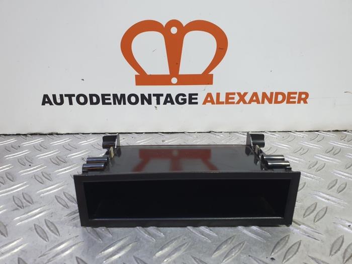 Gebrauchte Handschuhfach Toyota Prius (NHW20) 1.5 16V Preis auf Anfrage angeboten von Alexander Autodemontage
