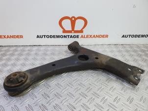 Used Front wishbone, right Toyota Prius (NHW20) 1.5 16V Price on request offered by Alexander Autodemontage