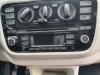 Radio/Lecteur CD d'un Volkswagen Up! (121), 2011 / 2023 1.0 12V 75, Berline avec hayon arrière, Essence, 999cc, 55kW (75pk), FWD, CHYB; CWRA, 2011-08 / 2019-11 2012