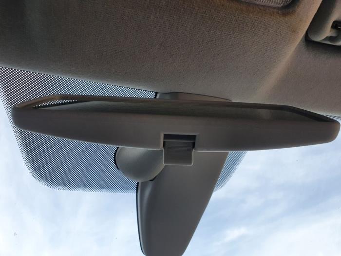 Rear view mirror from a Volkswagen Up! (121) 1.0 12V 75 2012