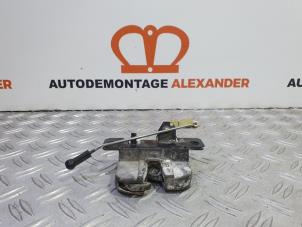 Used Minibus/van rear door lock mechanism Volkswagen Caddy III (2KA,2KH,2CA,2CH) 2.0 SDI Price on request offered by Alexander Autodemontage