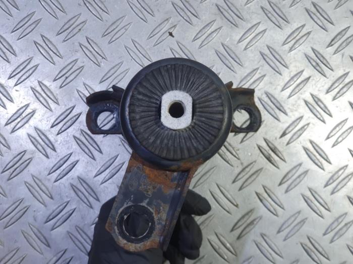 Engine mount from a Ford Fiesta 6 (JA8) 1.25 16V 2009