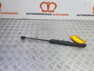 Usados Amortiguador de gas de capó derecha BMW X5 (E70) 3.0sd 24V Precio de solicitud ofrecido por Alexander Autodemontage
