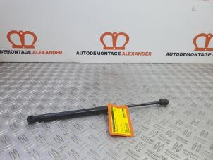 Usados Amortiguador de gas de capó izquierda BMW X5 (E70) 3.0sd 24V Precio de solicitud ofrecido por Alexander Autodemontage