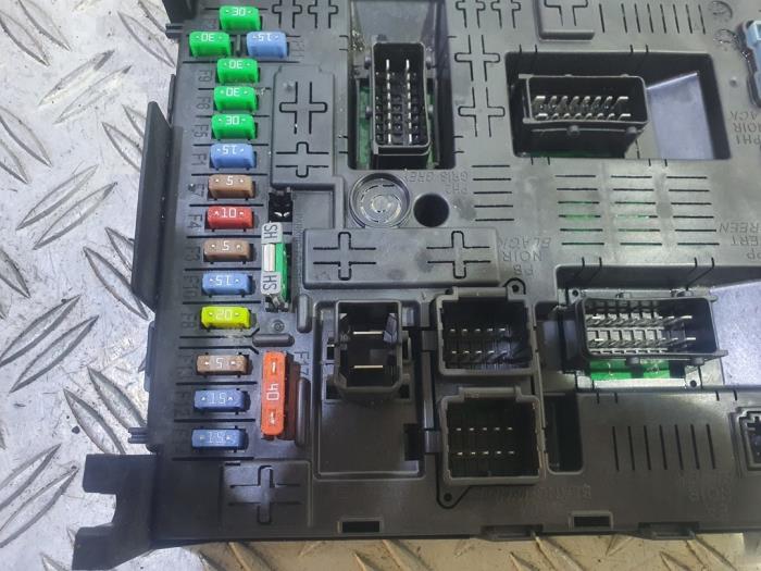 Fuse box from a Citroën C4 Picasso (UD/UE/UF) 1.6 16V THP Sensodrive 2010