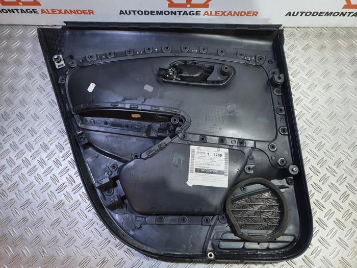 Revêtement portière 4portes arrière droite d'un Volkswagen Polo V (6R) 1.4 TDI DPF BlueMotion technology 2014