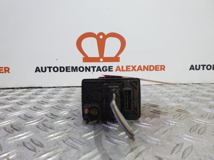 Glow plug relay Fiat Doblo 1.9 JTD Multijet 55199051