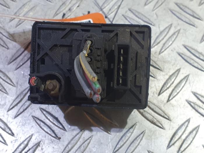Glow plug relay Fiat Doblo 1.9 JTD Multijet 55199051