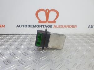 Used Heater resistor Renault Clio III (BR/CR) 1.2 16V 65 Price € 50,00 Margin scheme offered by Alexander Autodemontage