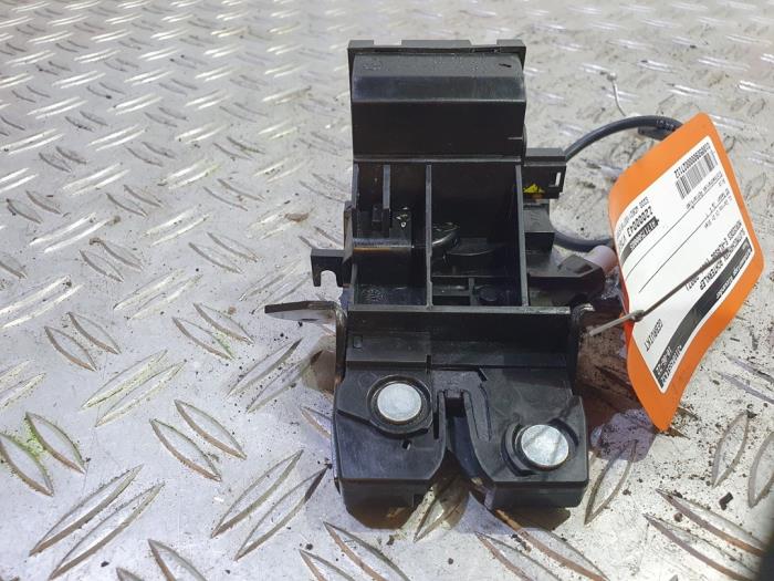 Tailgate lock mechanism Mercedes E 2.2 E200 CDI 16V A1717500085